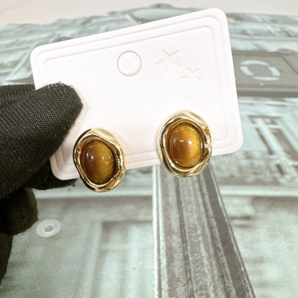 Vintage Oval Amber Cat‑Eye Stud Earrings Gold‑Tone Frame Women Retro Jewelry NWT